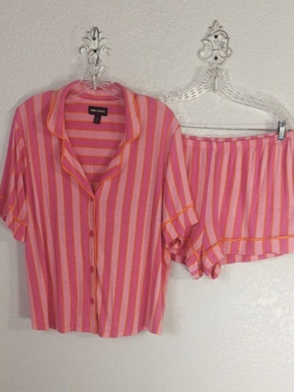 Room Service Size L Pajama Set Short Sleeve Top & Shorts Pink Stripes Pockets